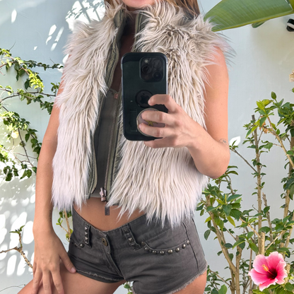 Reversible khaki fluffy gilet