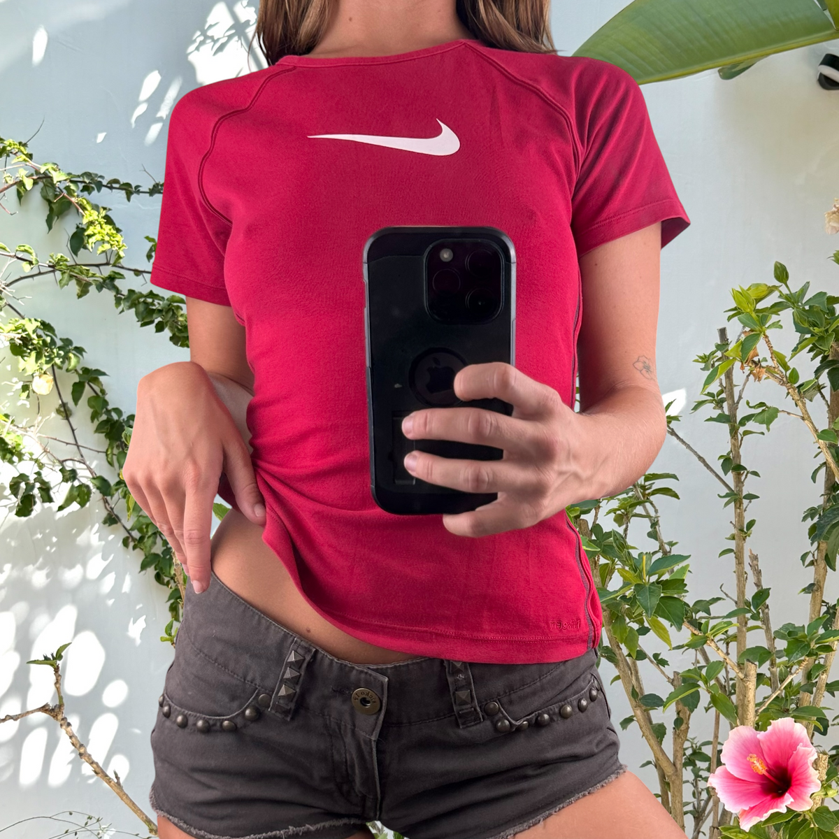 2000’s red Nike slightly cropped t-shirt